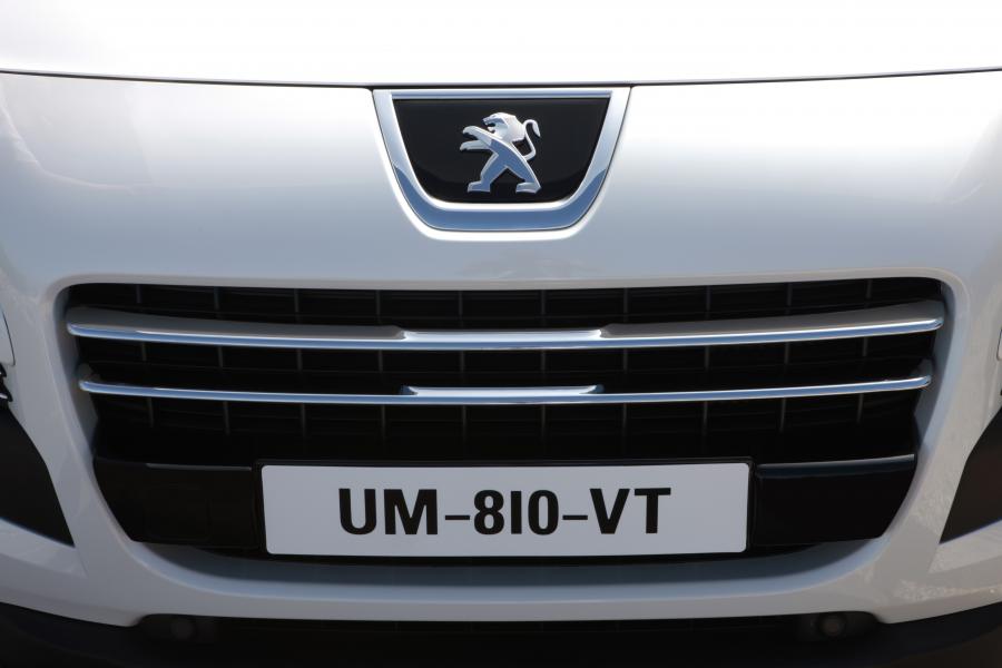  Peugeot 3008 HYbrid4 2010 года  (фото 17 из 35)